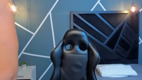 Johan Williams online show from December 10, 2:59 am