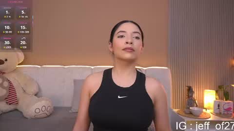 Snapshot of johana_fox_ chatting on June 14, 10:23 pm johana fox online show from June 14, 10:23 pm