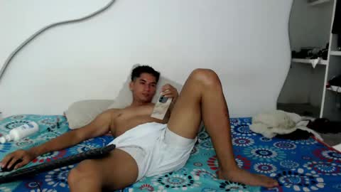 Snapshot of johanoro333 chatting on March 8, 1:47 am johanoro333 online show from March 8, 1:47 am