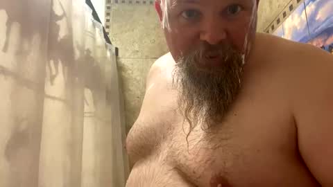 Snapshot of john40a chatting on February 6, 3:00 am John online show from February 6, 3:00 am