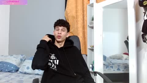 john_ssnow29 online show from December 10, 8:27 pm