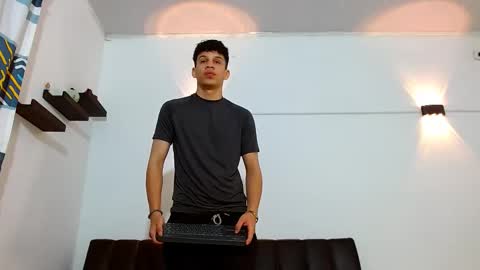 john_ssnow29 online show from March 11, 8:42 am