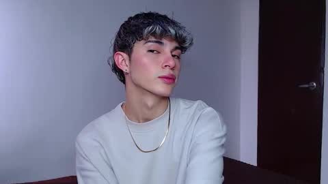 Snapshot of john_vichenso chatting on November 6, 9:05 pm John Vichenso online show from November 6, 9:05 pm