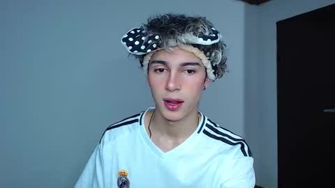 Snapshot of john_vichenso chatting on November 26, 11:28 pm John Vichenso online show from November 26, 11:28 pm