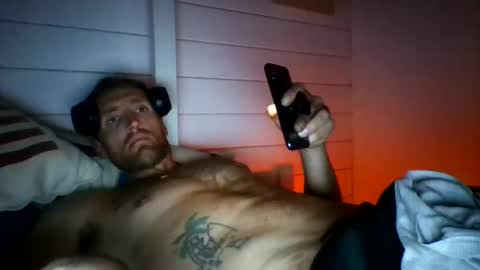 Snapshot of johngiaver3 chatting on May 20, 12:39 am johngiaver3 online show from May 20, 12:39 am