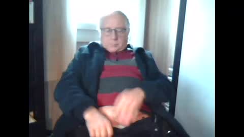 Snapshot of johnjohn6226623 chatting on February 9, 2:10 pm johnjohn6226 online show from February 9, 2:10 pm