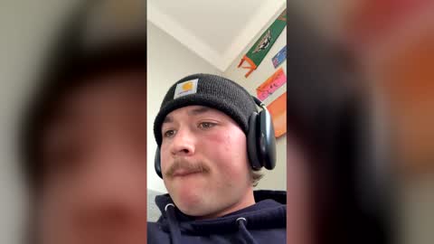 Snapshot of johnladdner chatting on February 19, 11:12 pm johnladdner online show from February 19, 11:12 pm