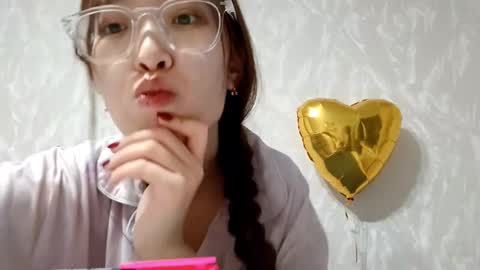 Snapshot of johnmerli chatting on December 17, 2:34 pm Molly online show from December 17, 2:34 pm