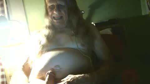 johnnieq1971 online show from May 4, 1:45 am