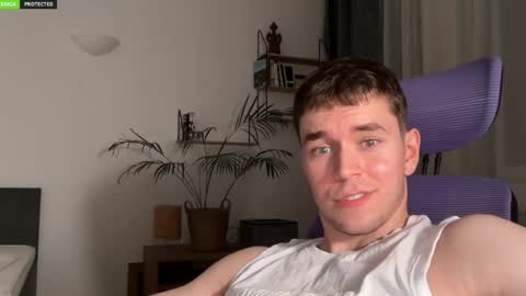 Snapshot of johnnnyhorny chatting on June 2, 6:32 pm Johnny online show from June 2, 6:32 pm