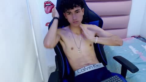 Snapshot of johnny_cagee chatting on December 6, 9:32 am johnny_cagee online show from December 6, 9:32 am