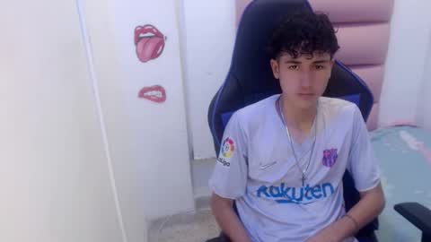 Snapshot of johnny_cagee chatting on December 9, 3:29 am johnny_cagee online show from December 9, 3:29 am