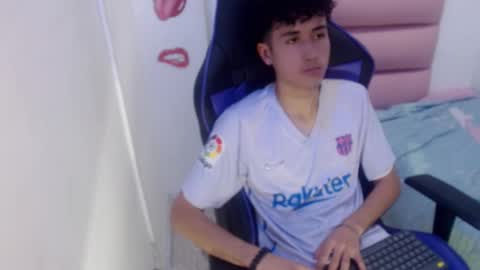 Snapshot of johnny_cagee chatting on December 9, 7:06 am johnny_cagee online show from December 9, 7:06 am