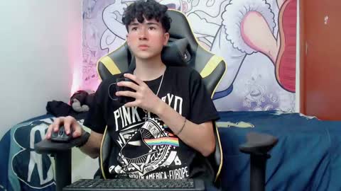 Snapshot of johnny_cagee chatting on December 18, 5:15 am johnny_cagee online show from December 18, 5:15 am