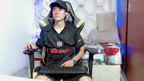 Snapshot of johnny_cagee chatting on October 9, 4:10 am johnny_cagee online show from October 9, 4:10 am