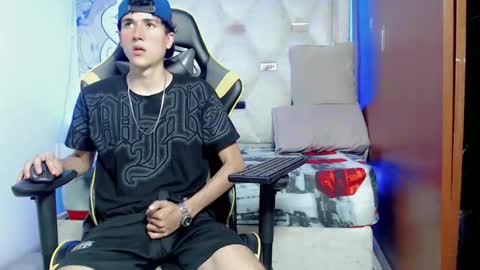 Snapshot of johnny_cagee chatting on October 15, 5:07 am johnny_cagee online show from October 15, 5:07 am