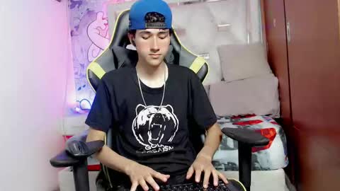 Snapshot of johnny_cagee chatting on October 16, 4:24 am johnny_cagee online show from October 16, 4:24 am
