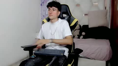 johnny_cagee online show from January 8, 3:42 am