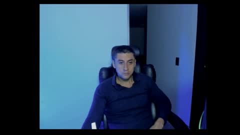 Snapshot of johnny_seens1 chatting on November 12, 2:56 am Johnny online show from November 12, 2:56 am