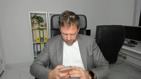 johnnydough82 online show from December 6, 5:53 am