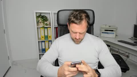 johnnydough82 online show from December 8, 4:57 am