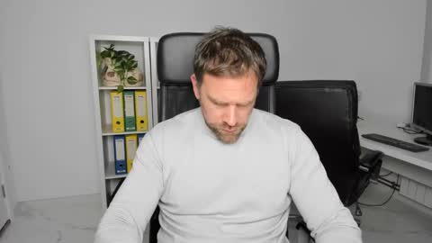 johnnydough82 online show from December 9, 4:45 am