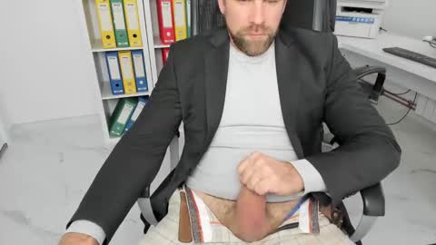 johnnydough82 online show from December 18, 7:15 am