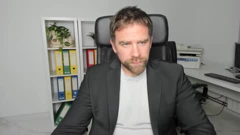 johnnydough82 online show from December 19, 4:23 am