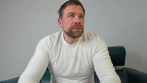 johnnydough82 online show from March 4, 4:27 am