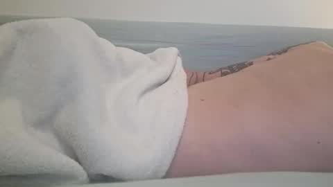 Snapshot of johnnyq390620 chatting on October 16, 10:00 pm johnny online show from October 16, 10:00 pm