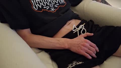 Snapshot of johnnyq390620 chatting on October 27, 2:37 am johnny online show from October 27, 2:37 am