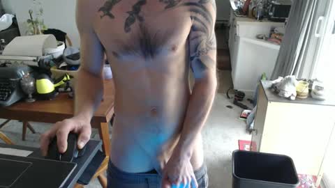 Snapshot of johnnytomcat chatting on October 9, 6:28 pm JohnnyTomcat online show from October 9, 6:28 pm