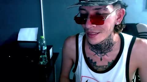 johnsonisaac94  online show from December 6, 7:54 am