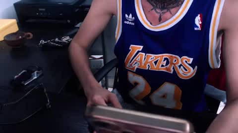 johnsonisaac94  online show from February 5, 9:46 am