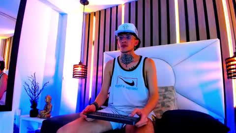 johnsonisaac94  online show from October 15, 3:06 am