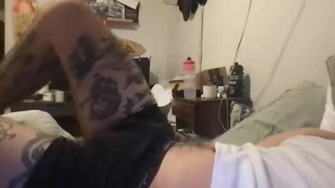 johntizzz online show from December 22, 1:35 am