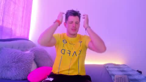 Snapshot of johnycooper08 chatting on July 16, 12:33 pm johnycooper08 online show from July 16, 12:33 pm