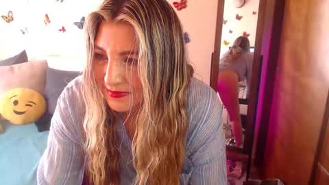 Jolie Mature online show from October 16, 9:05 pm