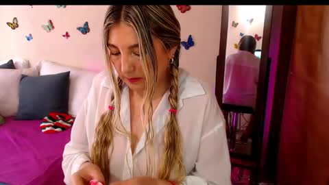 Jolie Mature online show from November 3, 8:10 pm