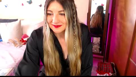 Jolie Mature online show from April 14, 8:15 pm