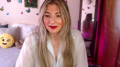 Jolie Mature online show from May 9, 8:03 pm