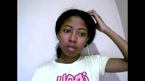 joliekah27 online show from May 26, 9:33 pm