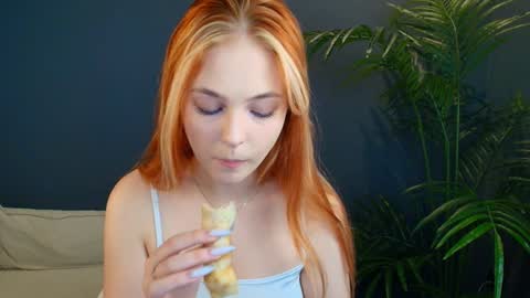 Snapshot of jolly_bean chatting on January 15, 5:40 am Polly online show from January 15, 5:40 am