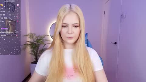 Snapshot of jolly_bean chatting on December 5, 8:23 am Polly online show from December 5, 8:23 am