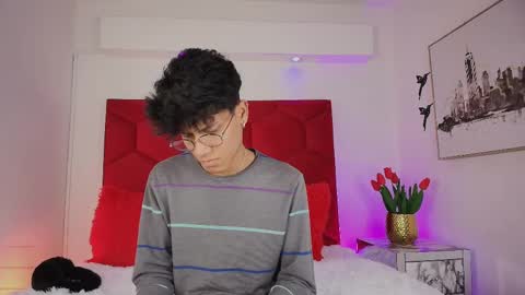 Jonas  online show from September 15, 1:11 pm