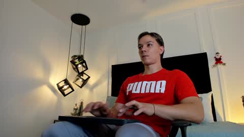Jonathan Danielss  online show from December 3, 12:06 pm