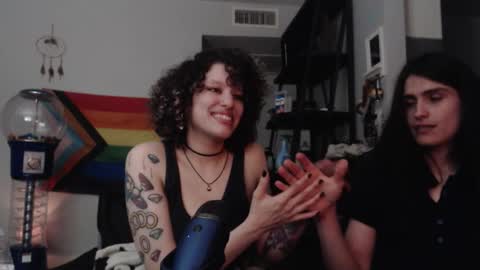 Snapshot of jonmessfan chatting on October 30, 6:37 am jonmessfan online show from October 30, 6:37 am