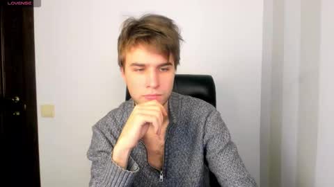 Snapshot of jonnahhell chatting on November 12, 12:05 pm Jonah online show from November 12, 12:05 pm