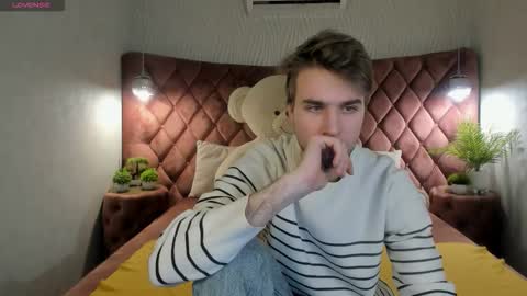 Snapshot of jonnahhell chatting on November 21, 10:19 pm Jonah online show from November 21, 10:19 pm