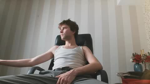 Snapshot of jonnahhell chatting on December 3, 2:15 pm Jonah online show from December 3, 2:15 pm